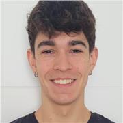Estudiante universitario experimentado en la enseñanza